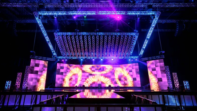 Concert Screen For More Engagement